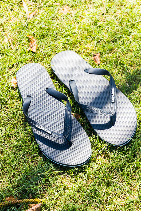 Explore Life Thongs - Black